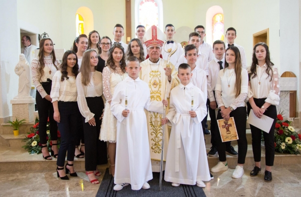SVETA KRIZMA I PRVA SVETA PRIČEST U ŽUPI VINICI