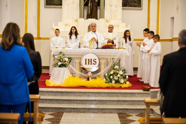 Slavlje prve svete pričesti u na&scaron;oj župi