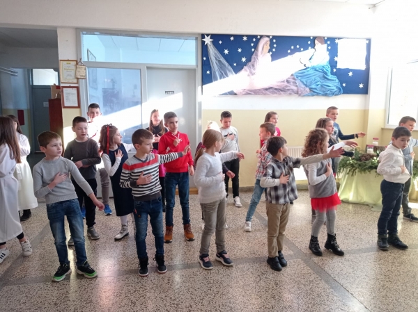 Božićna priredba u Osnovnoj &scaron;koli Stjepana Radića